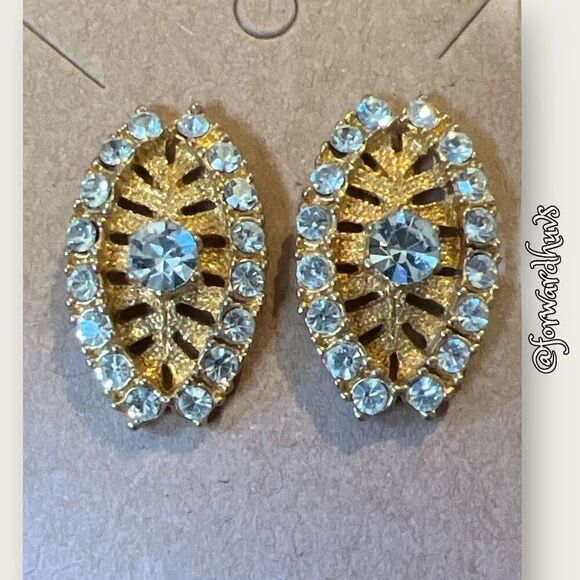 Bundle Sale 3 for $15 | Gold Tone & Rhinestone Earrings - Picture 10 of 11